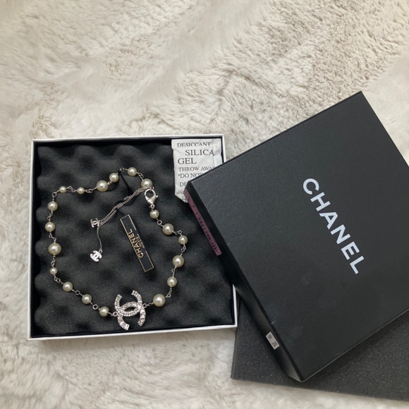 Chanel Pearl Logo Necklace - Picture 9 of 10